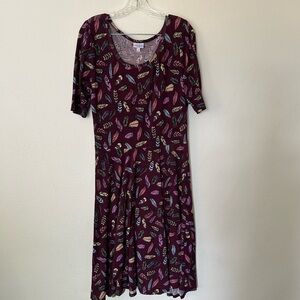 Lularoe Nicole dress 2XL all over novelty print feathers